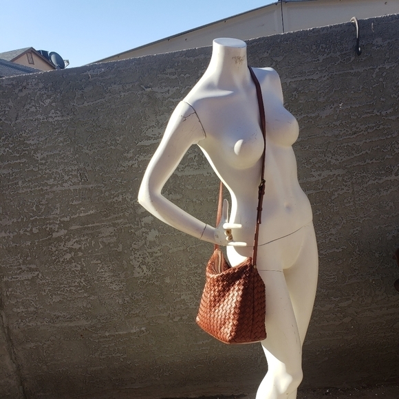 AMERICAN CO. LEATHER DAYTON WOVEN CROSSBODY - Picture 3 of 12